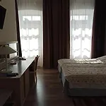 Central Hotel 2*