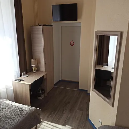 盛翠酒店 2* 纳尔瓦