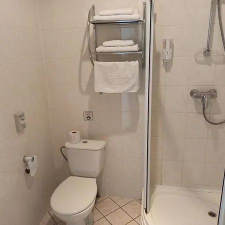 Central Hotel 2*